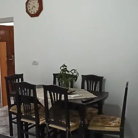 דירה Altin Sefi בראט